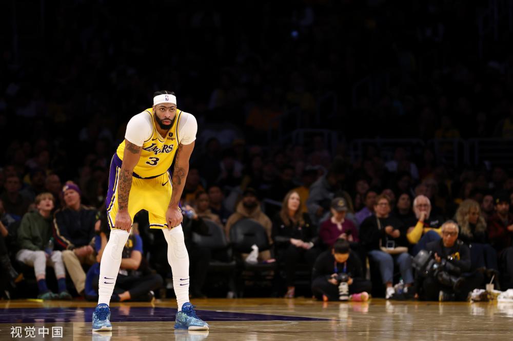 肩部受撞严 肩部受撞严