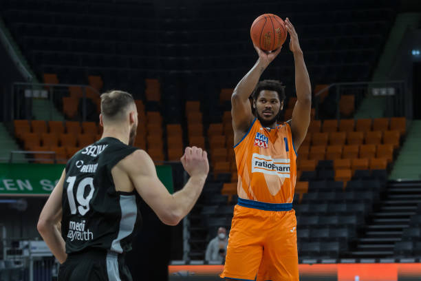 为压倒性的 为压倒性的